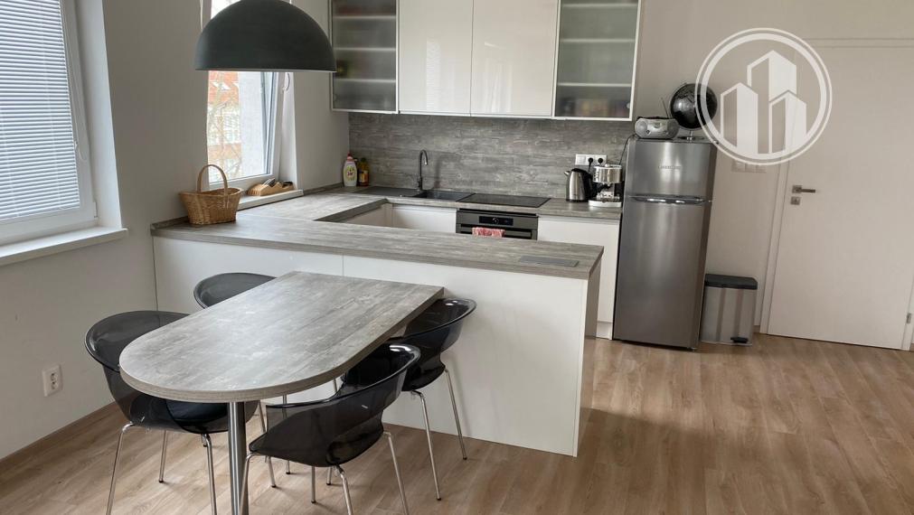 Priestranný 3 izbový byt na prenájom v Trnave na Bottovej ulici s parkovaním v cene