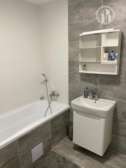 Priestranný 3 izbový byt na prenájom v Trnave na Bottovej ulici s parkovaním v cene