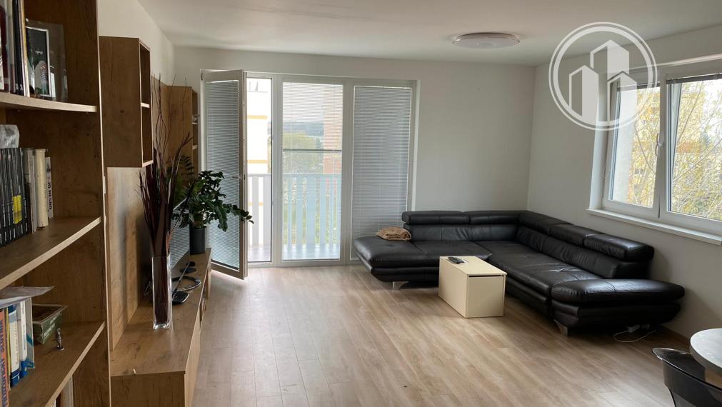 Priestranný 3 izbový byt na prenájom v Trnave na Bottovej ulici s parkovaním v cene