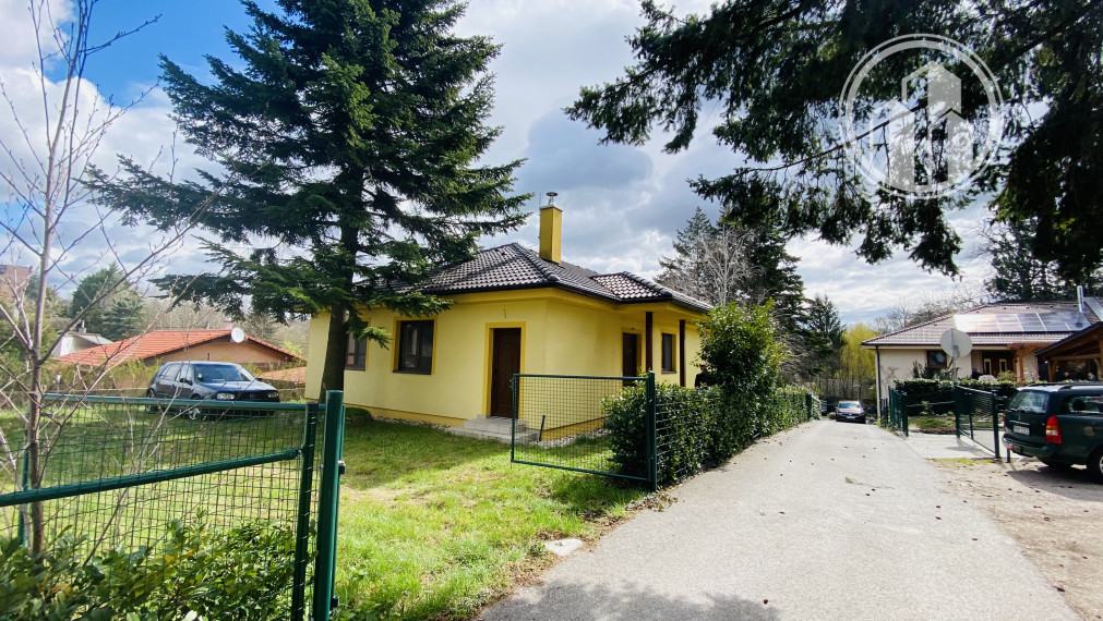 PREDAJ bungalovu v tichej časti Modry obklopený prírodou