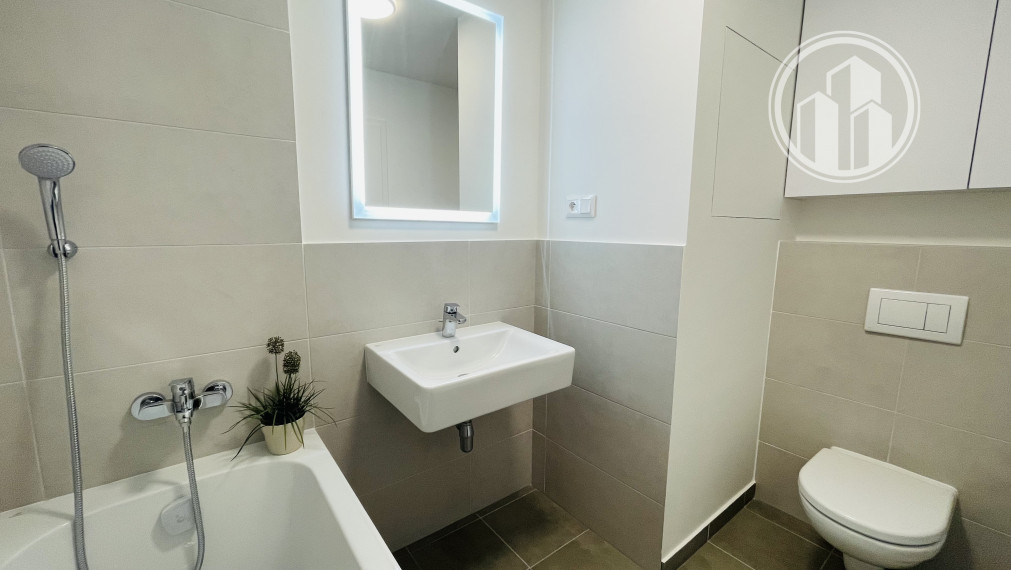 Prenájom moderného 2 izbového bytu - Slnečnice Petržalka