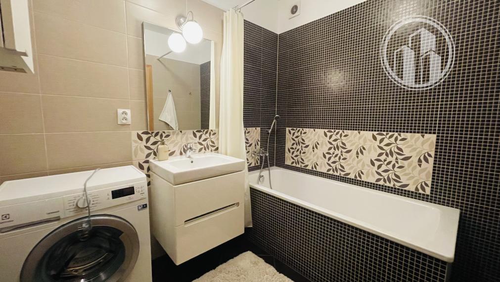 PRENAJATÝ  Prenájom 3 izbového bytu s klimatizáciou a parkovacím státim