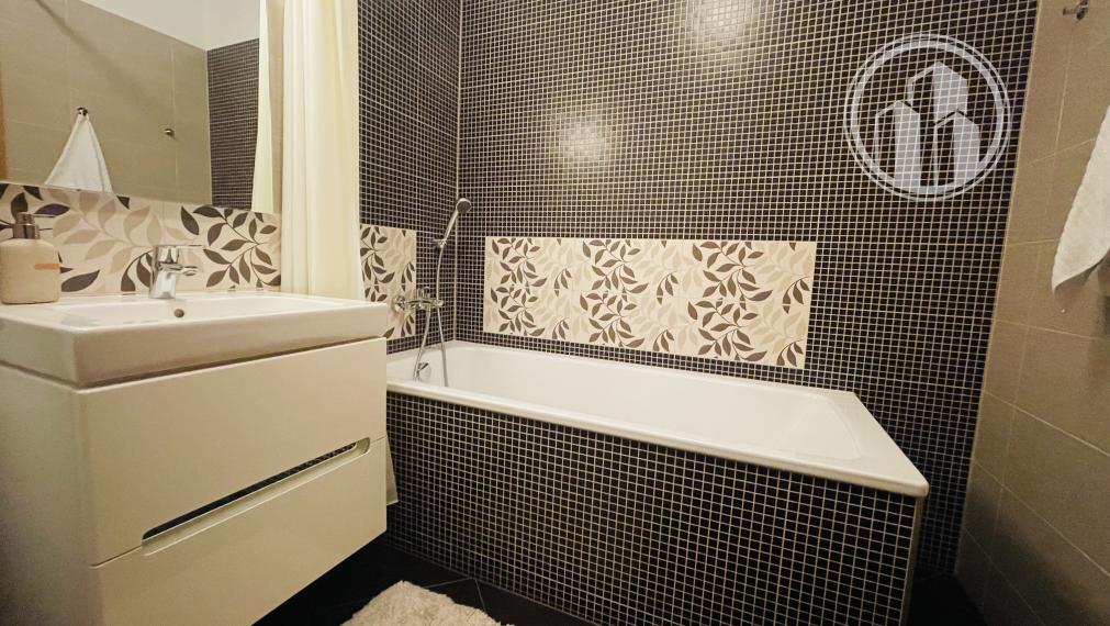 PRENAJATÝ  Prenájom 3 izbového bytu s klimatizáciou a parkovacím státim