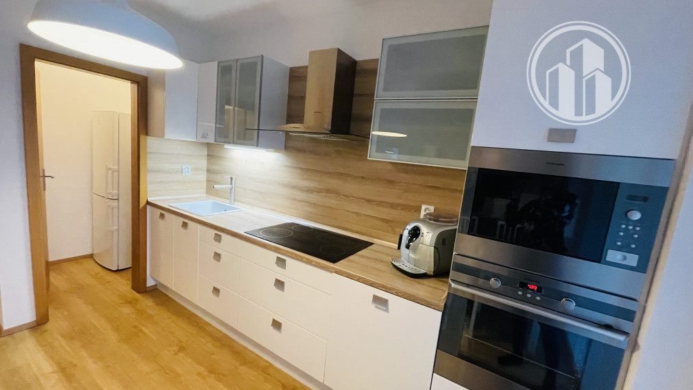 PRENAJATÝ  Prenájom 3 izbového bytu s klimatizáciou a parkovacím státim