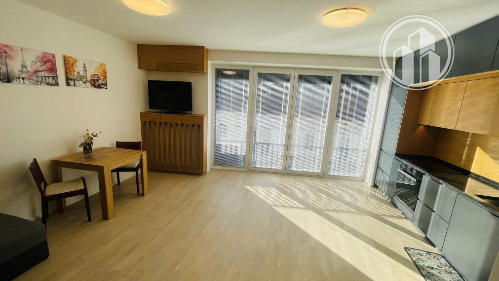 Prenajatý-2 izbový klimatizovaný byt s garážovým státím na prenájom- centrum Pezinka