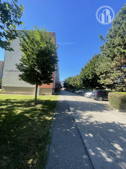 REZERVOVANÝ Krásny slnečný 3 izbový byt Čajkovského Trnava