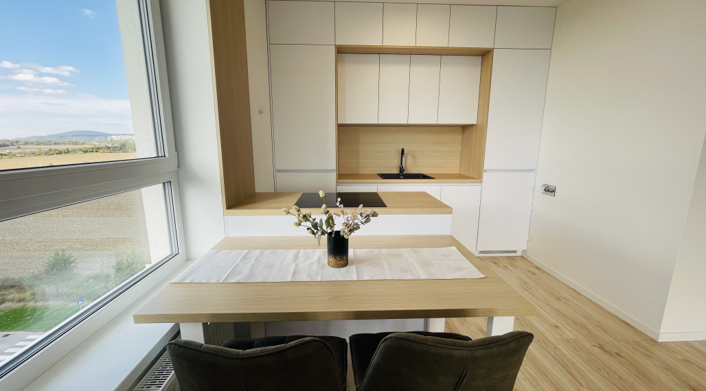 Prenájom moderného 2 izbového bytu - Slnečnice Petržalka