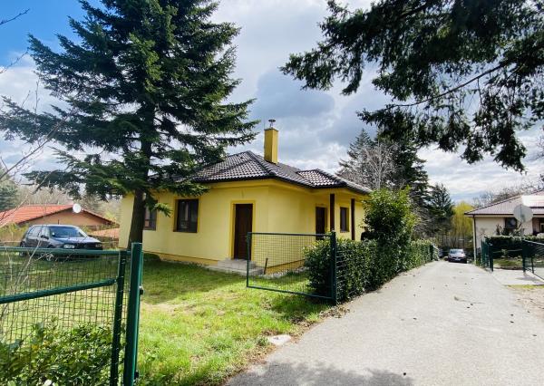 PREDAJ bungalovu v tichej časti Modry obklopený prírodou