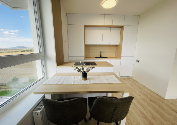 Prenájom moderného 2 izbového bytu - Slnečnice Petržalka