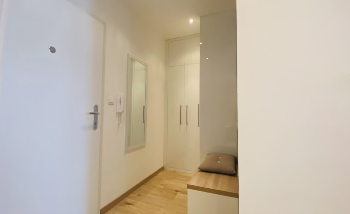PREDANÝ -PREDAJ moderného 2 izbového bytu v Ružinove - fotografia 1