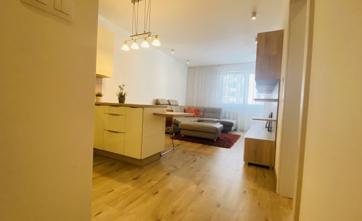 PREDANÝ -PREDAJ moderného 2 izbového bytu v Ružinove - fotografia 2
