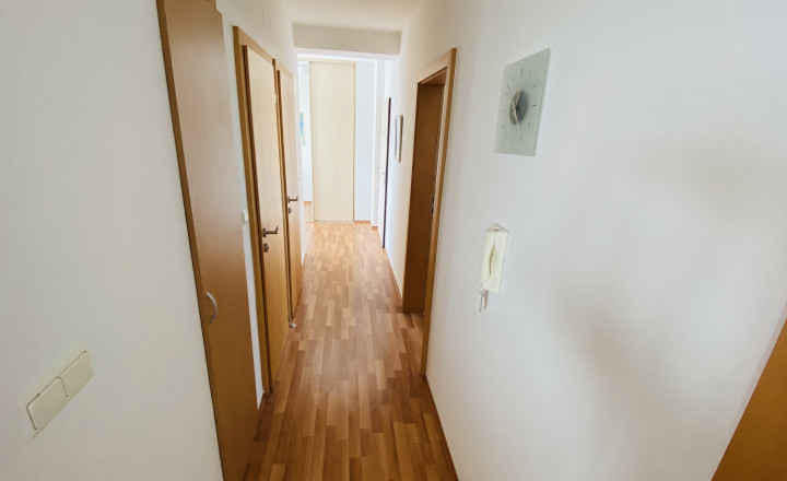 PRENAJATÝ -PRENÁJOM 3 izbového bytu s parkovaním na Bajkalskej ulici - fotografia 11