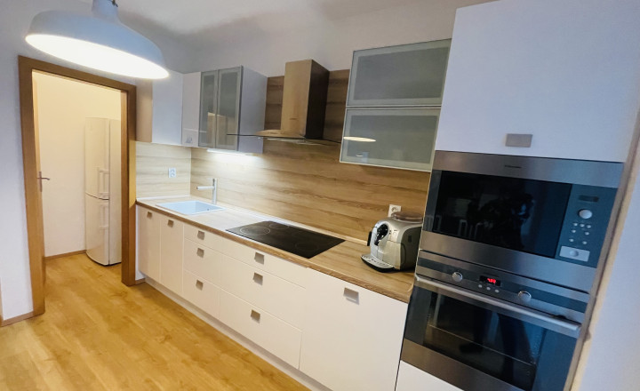 PRENAJATÝ  Prenájom 3 izbového bytu s klimatizáciou a parkovacím státim - fotografia 9